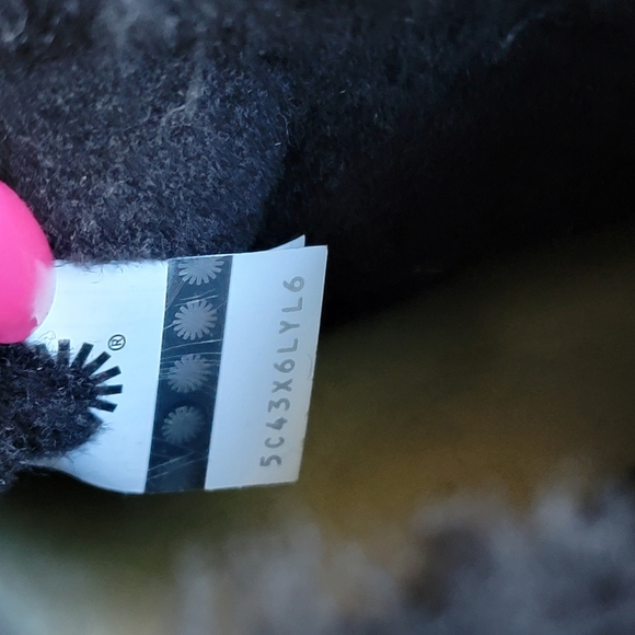 UGG Weylyn Suede Boot - Picture 6 of 7